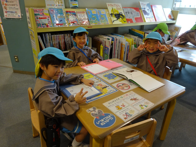 ほうりん保育園 社会見学(図書館)